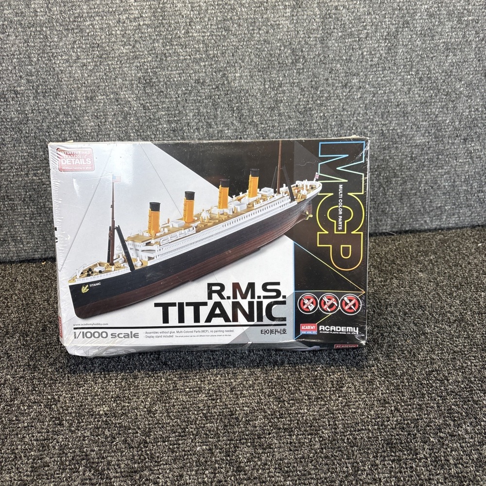 Academy 14217 1/1000 RMS Titanic (Plastic model)